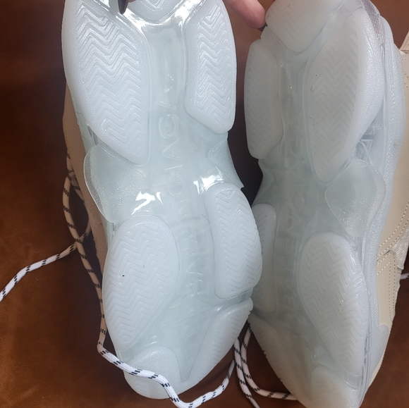 Triple S - Picture 6 of 7